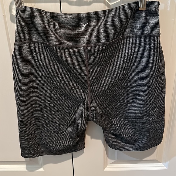 OLD NAVY BIKER SHORTS - Maternity - Picture 2 of 3